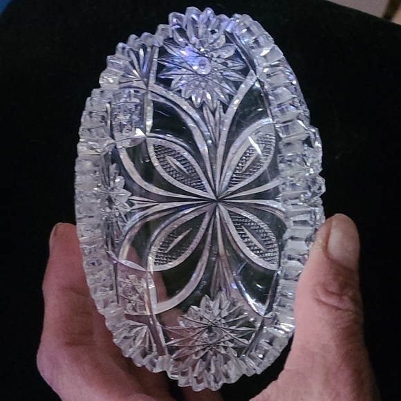 Flolded Flower Nappy Dish - Picture 3 of 4